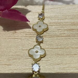 PULSERA TREBOL BLANCA